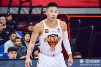 媒体人：贺希宁连续7个赛季场均得分上双 对国产锋卫摇摆人很难得