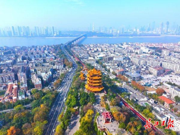 空中俯瞰“龟蛇”锁大江。记者金振强 摄