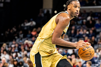 萨尔最近5场场均22.4分9.4板2.4助2.2帽1.4断 命中率46.2%