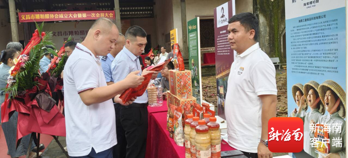 文昌糟粕醋展销。记者 吴岳文 摄