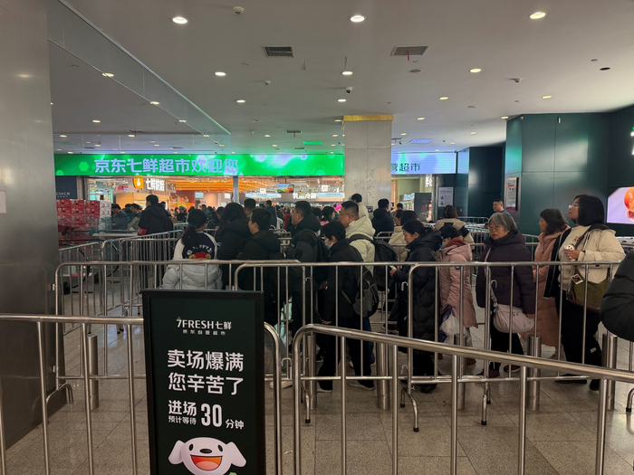 鲜力拉满!市民热抢鲜菜鲜蛋,鸡蛋日销超14万枚