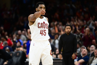 手握5380万球员选项！名记：米切尔很可能在27年夏天跳出合同