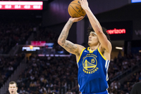 桑托斯谈交易截止日：更衣室看起来很平静 我们都明白这是生意