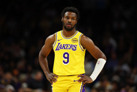 杀疯了！布朗尼弧顶干拔三分造成犯规 随后3罚2中