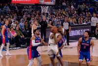 结结实实一巴掌！穆迪篮下虚晃被奥萨尔打脸上 后者一级恶犯