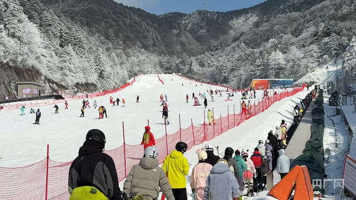 大明山万松岭滑雪场（央广网记者  李晓晓  摄）