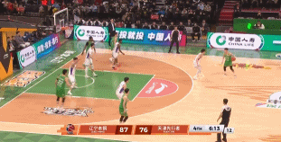 急了！赖俊豪第5犯被罚下&张德贵教练不满抱怨 都上手比划了