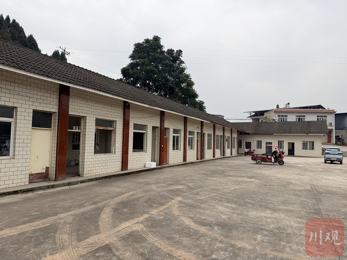 刘春香想借助棋盘村的老校舍打造乡村助餐点。吴枫 摄