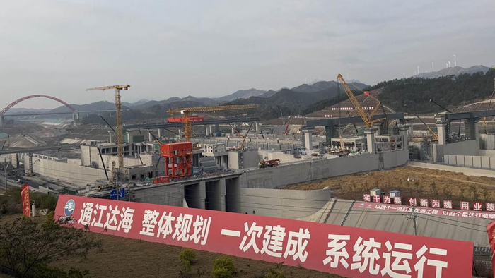 平陆运河马道枢纽船闸施工现场。本报记者 李果 摄