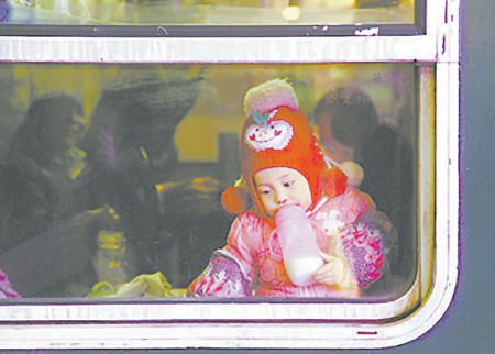 2014年1月16日，L603次列车从北京站发车，载着1800名乘客回家过年。纪晨 摄