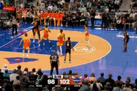 延续追分势头！文班亚马顺下面对围堵完成暴扣！