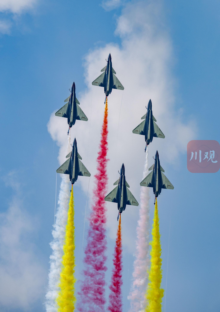 中国空军八一飞行表演队检验飞行训练