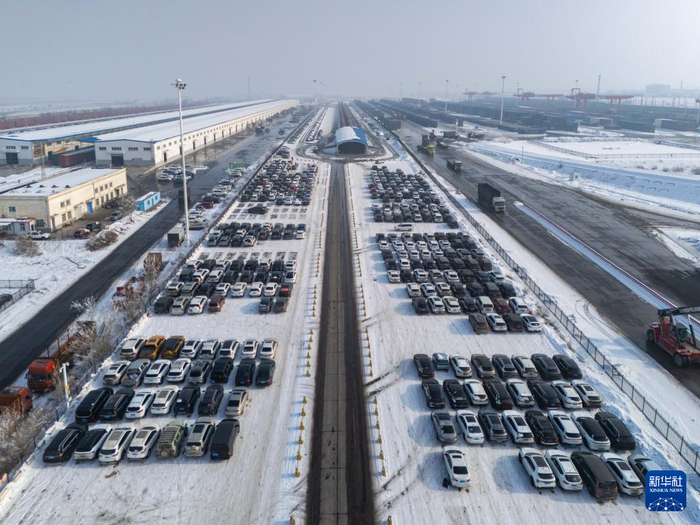 　　这是1月31日在新疆乌鲁木齐拍摄的中铁特货乌鲁木齐分公司三坪物流基地（无人机照片）。