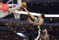 急！Amick：勇士现在能为字母出的首轮最多 但到休赛期别队有更多