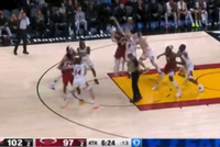 差了26cm！河村勇辉争球奋力一跳点到球 亚库乔尼斯火柴盒高度