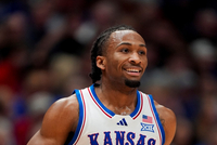 记者：彼得森证明了他为什么该是状元 但腿筋伤势是他最大的问号