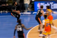 气势如虹！尚帕尼3+1再中！马刺开局狂飙三分雨 6中6打停比赛！