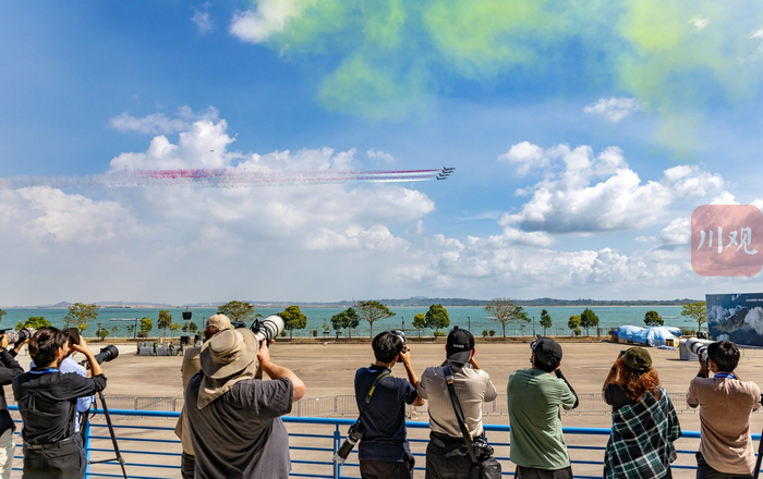 摄影师记录精彩瞬间