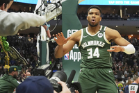 专家：雄鹿目前唯一会接受的筹码 是勇士4首轮1互换+巴特勒库明加