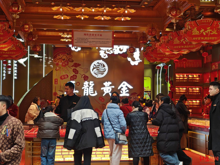 ▲春熙路的珠宝店