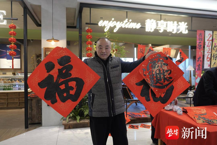 高速公路服务区  笪越 摄