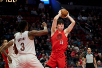 【菜鸟】杨瀚森1板1助 乐福15中8得21分 科比·桑德斯12分2板4助