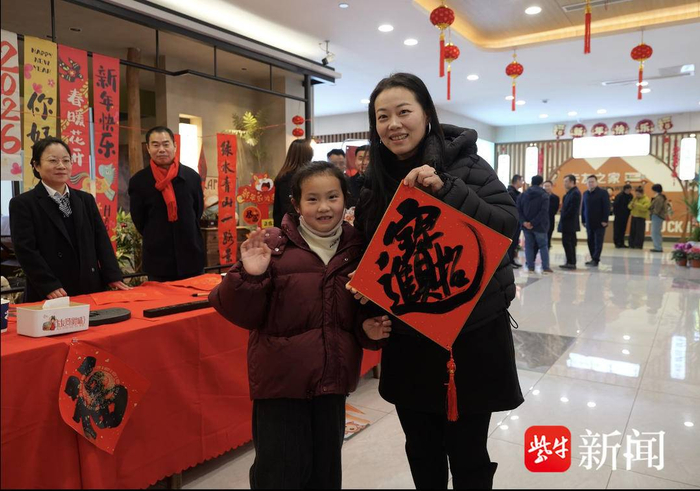 高速公路服务区  笪越 摄