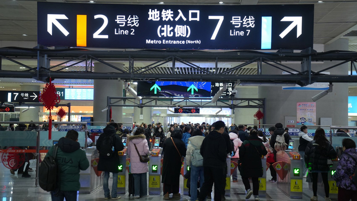 成都地铁成都东客站进站口。