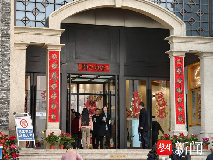 高速公路服务区  笪越 摄