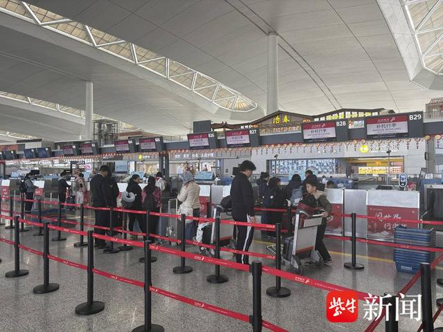 机场 曹卢杰 摄