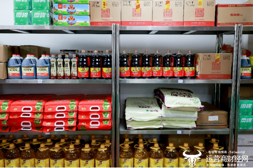 坚守食材品质，七鲜小厨后厨净菜和米面粮油陈列