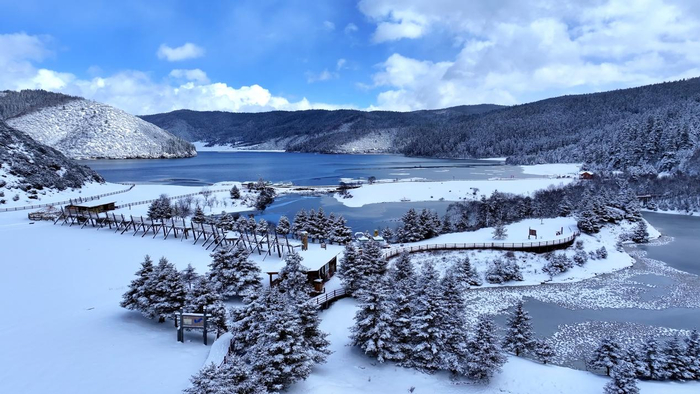 雪后的普达措景区。边玛次主 摄