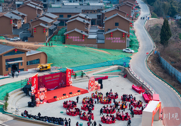 C视频丨前方团年饭 后方坝坝宴 德阳务工者云端团圆|德阳市|四川省|福建省|家属|汤圆_手机新浪网