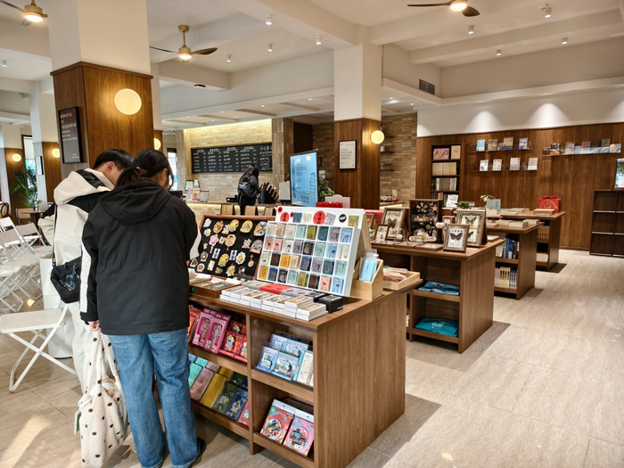 宁波三味书店奉化桥东岸路店。周晓思摄