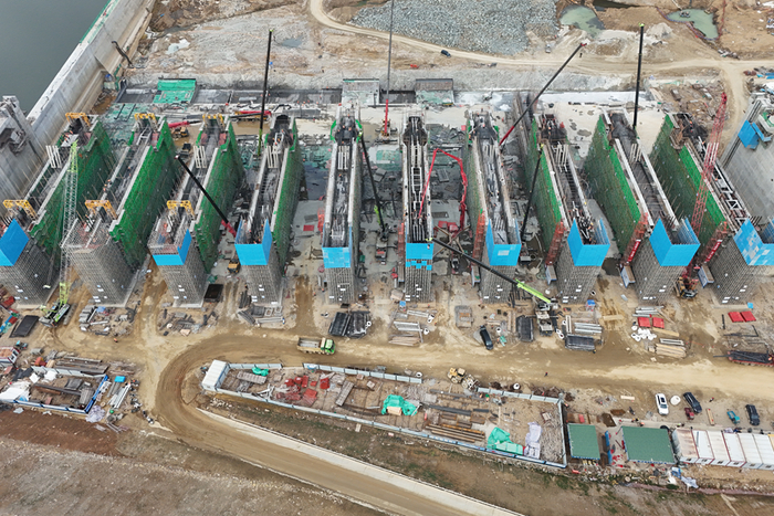 乐平水利枢纽建设现场忙而有序。许光平摄