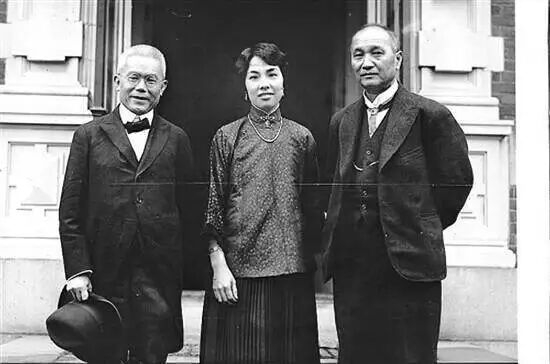 1921年10月，参加华盛顿会议的蔡廷干（右）