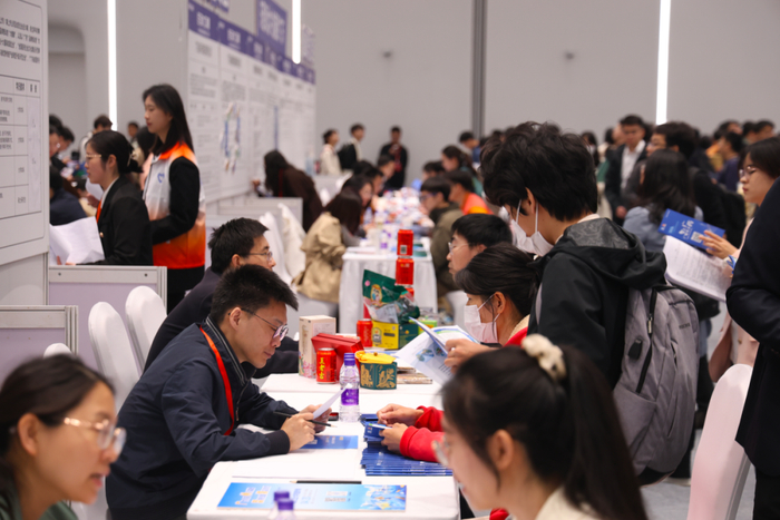 大型招聘会现场