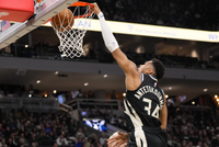 名记：尼克斯对字母哥的追求并不活跃 想有竞争力需要拉入第三方