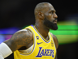 詹姆斯与湖人之间确实有很多问题 很多人期待他最后一季叶落归根