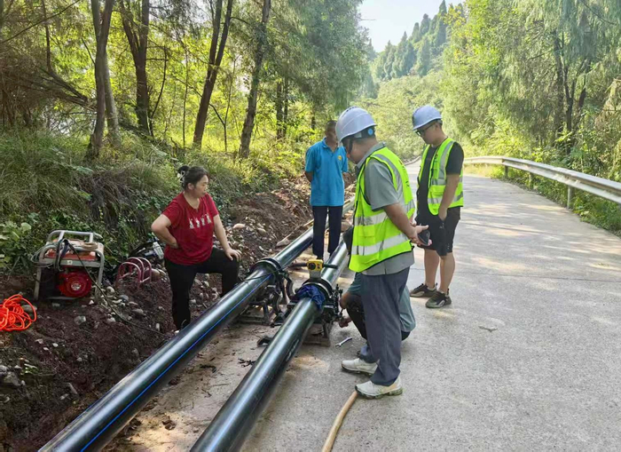南充市嘉陵区农村供水管网延伸改造工程施工现场。受访者供图