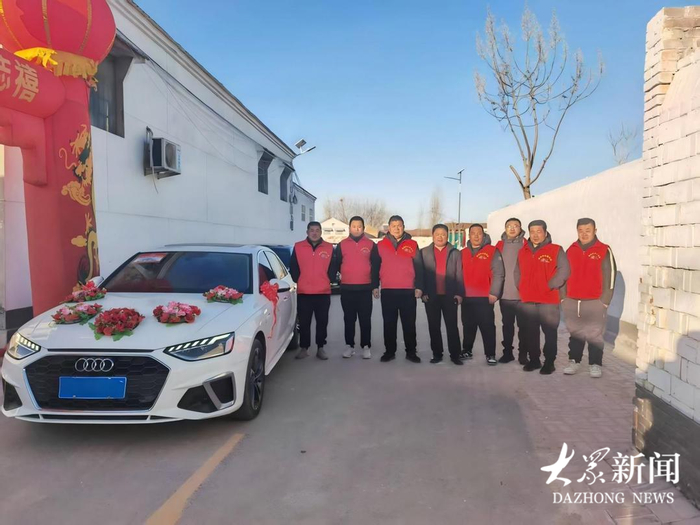 尚店镇“公益车队”准备出车。（受访者供图）
