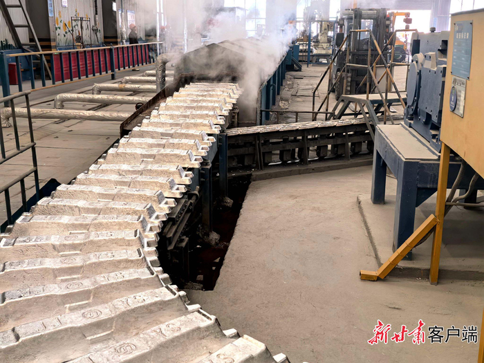 甘肃中瑞铝业有限公司铸造车间。本文图片由新甘肃·甘肃日报记者王占东 摄