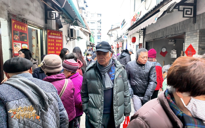 大马弄上市民游客络绎不绝（央广网记者  杨正弘  摄）