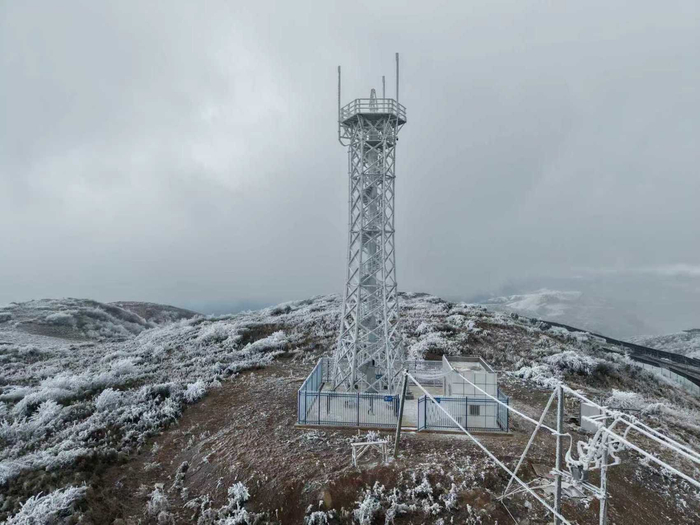 雅安市汉源县境内的水利测雨雷达。受访者供图