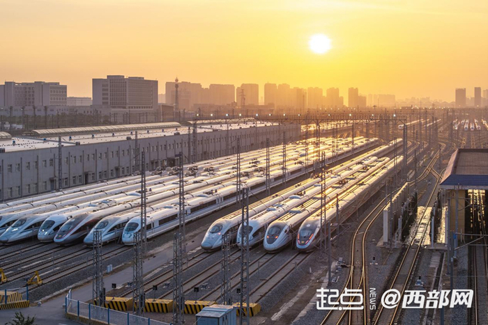 陕西铁路2026年春运今日启动，晨曦中的西安北站。