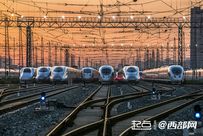 陕西铁路2026年春运今日启动，晨曦中的西安北站。