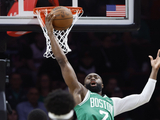 火力全开！杰伦·布朗半场15投7中&三分3中2 拿下17分9板1助1断