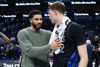 我的杜克小学弟！塔图姆赛后找学弟弗拉格寒暄 后者砍36+9+6