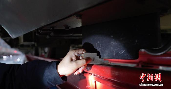 图为多功能尺。　郑子颜 摄