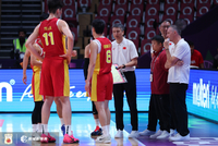 解说：这一期的中国男篮集训名单明显更加注重收集投射以及大体型